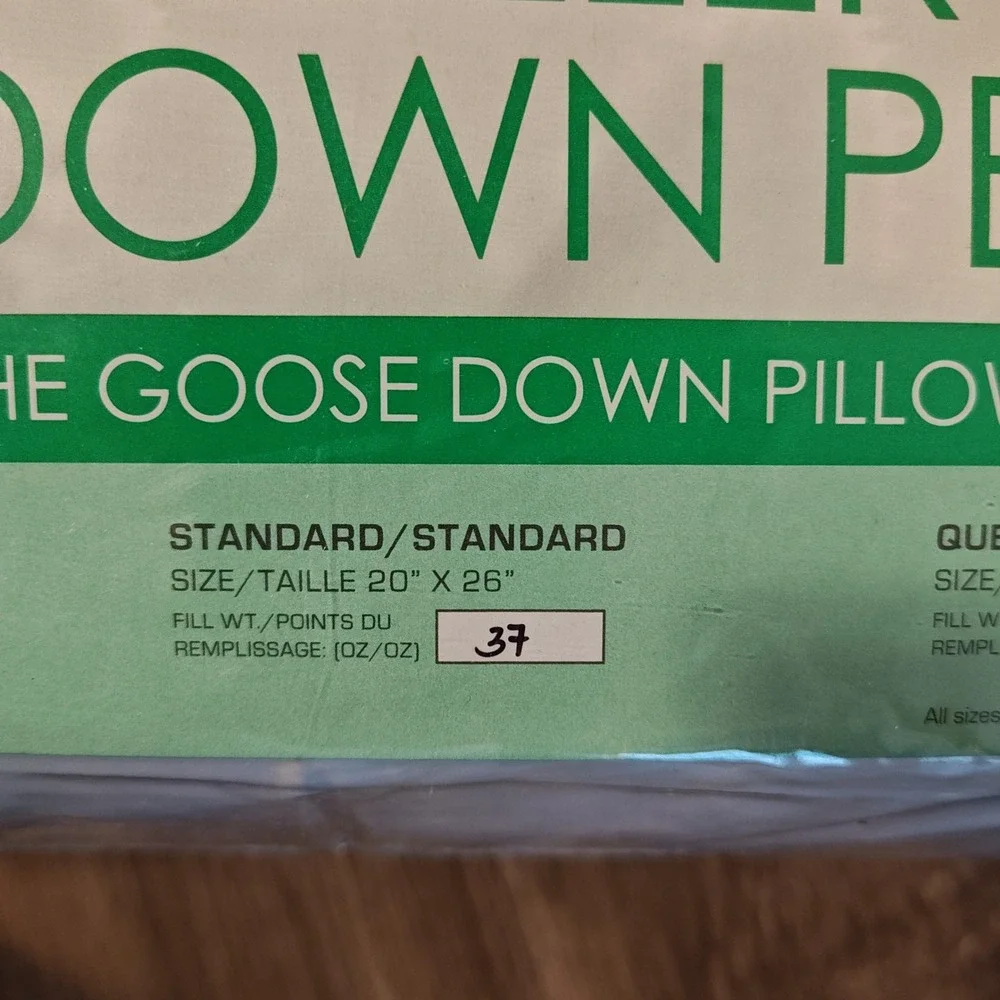 NEW Canadian Down & Feather Company Down Perfect Standard Pillow 20x26 37oz Fill